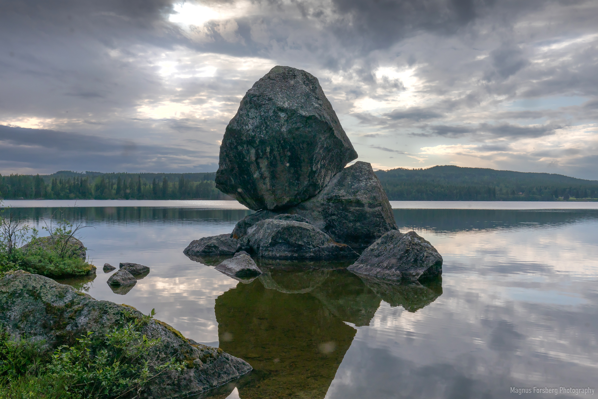 De omöjliga stenen i sjön Mehungen